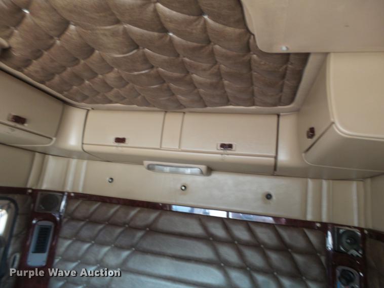 image for item DE1391 2005 Freightliner Coronado semi truck