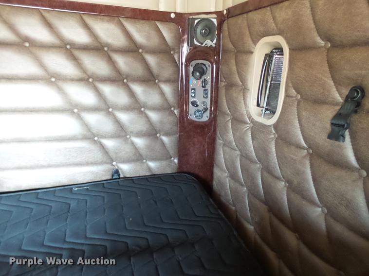 image for item DE1391 2005 Freightliner Coronado semi truck