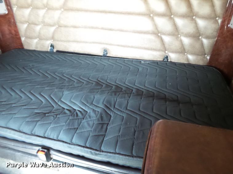 image for item DE1391 2005 Freightliner Coronado semi truck