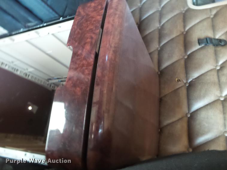 image for item DE1391 2005 Freightliner Coronado semi truck