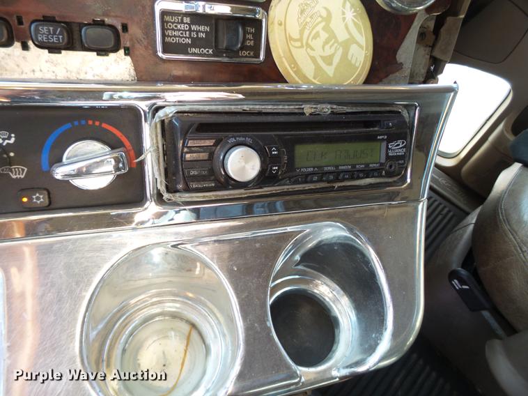 image for item DE1391 2005 Freightliner Coronado semi truck