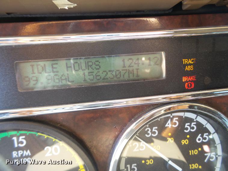 image for item DE1391 2005 Freightliner Coronado semi truck