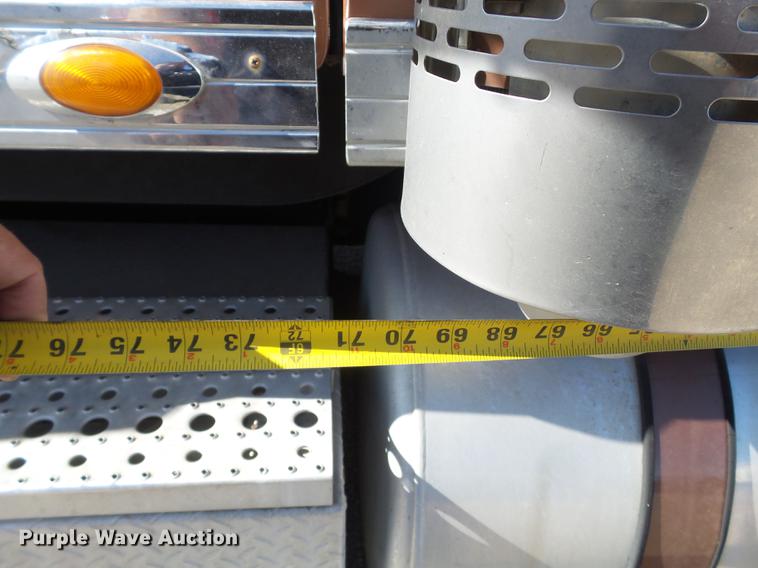 image for item DE1391 2005 Freightliner Coronado semi truck