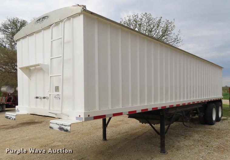 image for item DE3457 1997 Independent 3202-SG double hopper bottom grain trailer