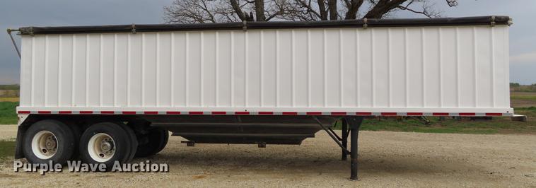 image for item DE3457 1997 Independent 3202-SG double hopper bottom grain trailer