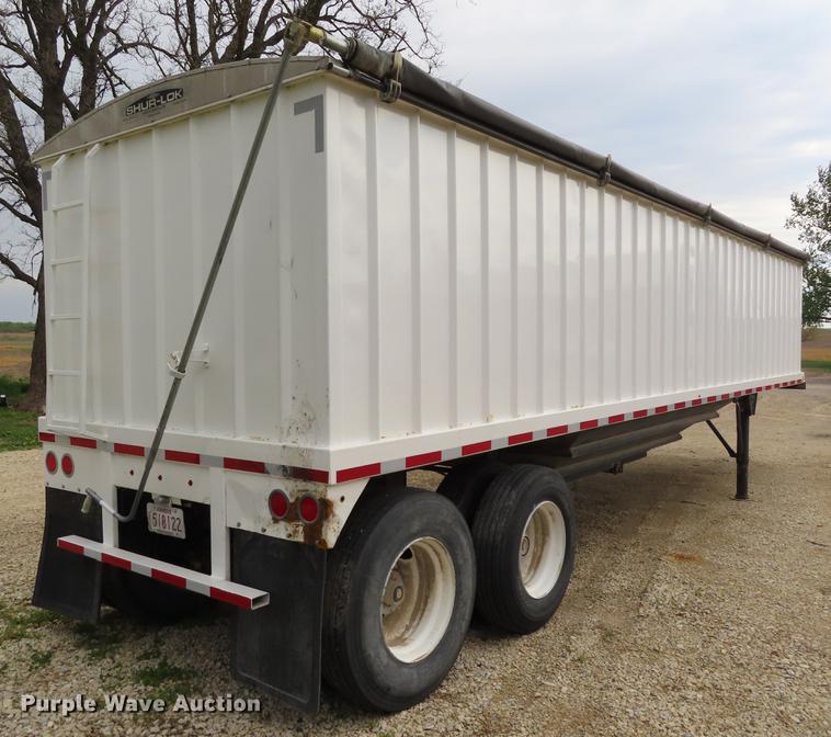 image for item DE3457 1997 Independent 3202-SG double hopper bottom grain trailer