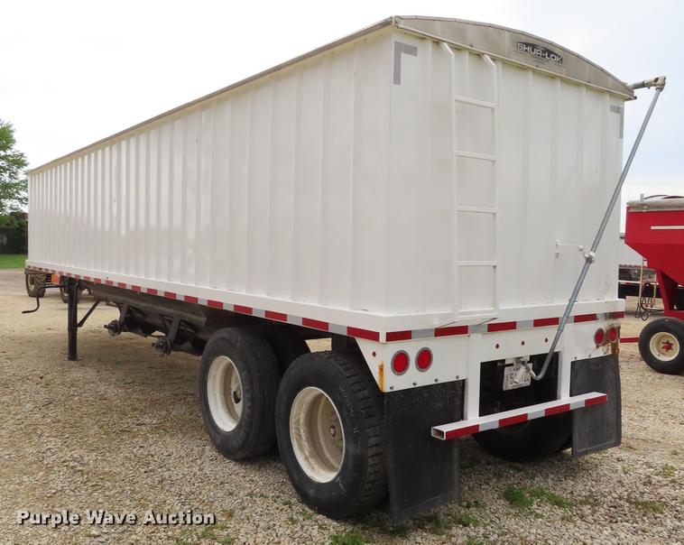 image for item DE3457 1997 Independent 3202-SG double hopper bottom grain trailer
