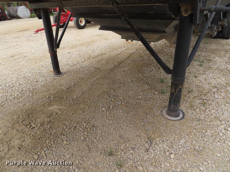 image for item DE3457 1997 Independent 3202-SG double hopper bottom grain trailer