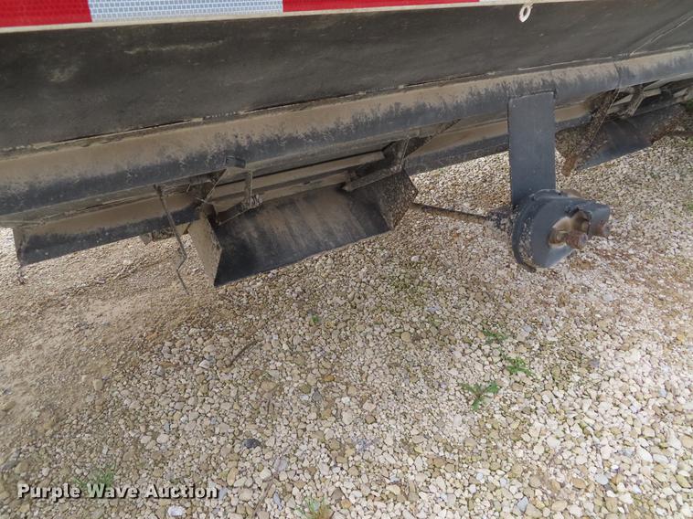 image for item DE3457 1997 Independent 3202-SG double hopper bottom grain trailer