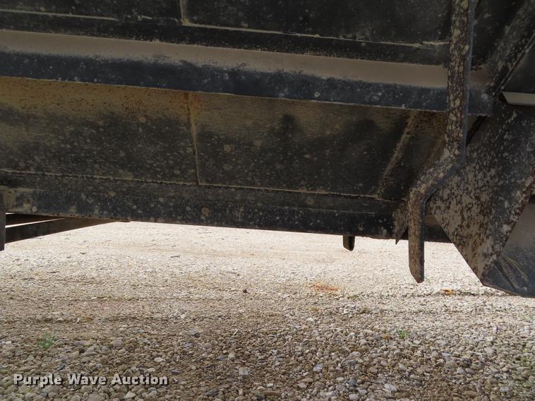 image for item DE3457 1997 Independent 3202-SG double hopper bottom grain trailer