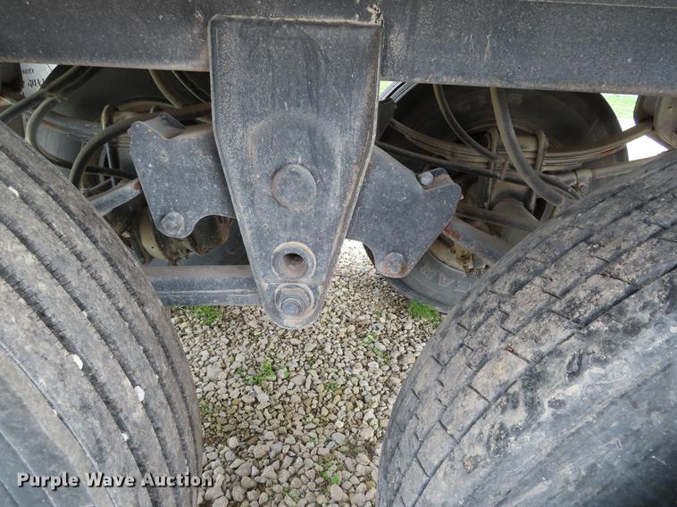 image for item DE3457 1997 Independent 3202-SG double hopper bottom grain trailer