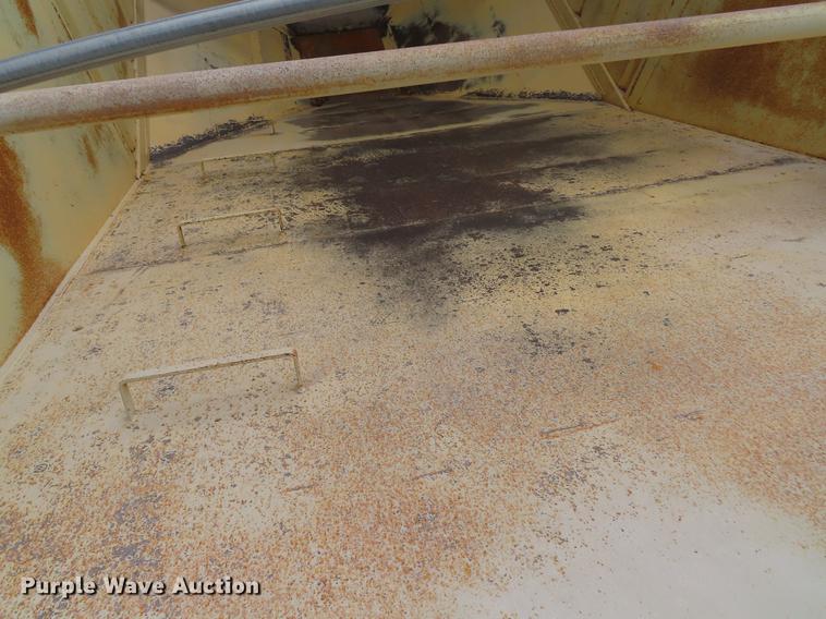 image for item DE3457 1997 Independent 3202-SG double hopper bottom grain trailer