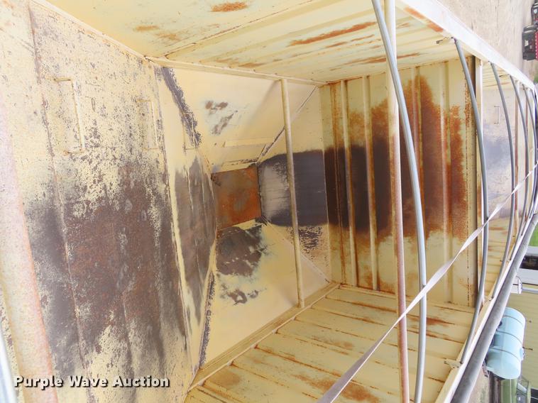 image for item DE3457 1997 Independent 3202-SG double hopper bottom grain trailer