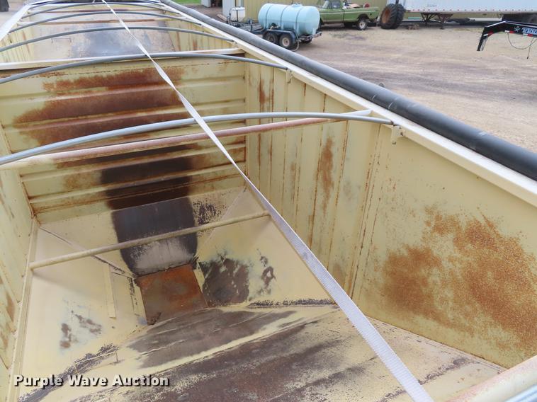 image for item DE3457 1997 Independent 3202-SG double hopper bottom grain trailer