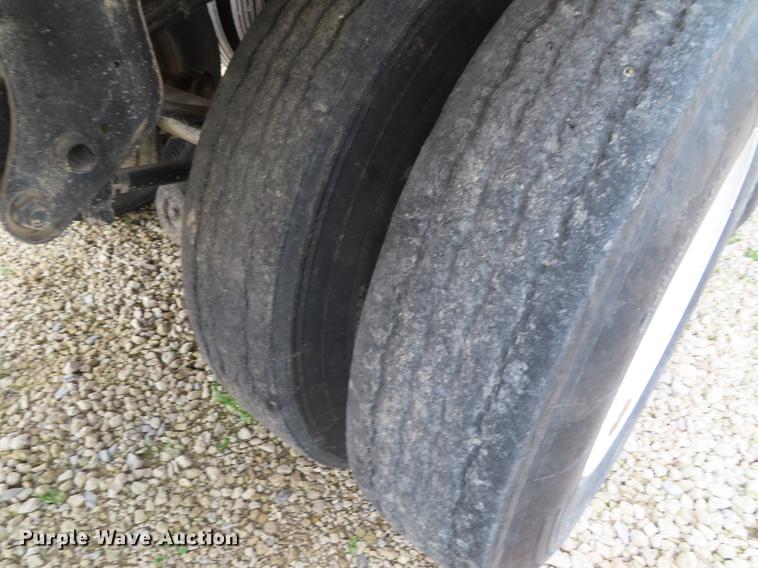 image for item DE3457 1997 Independent 3202-SG double hopper bottom grain trailer