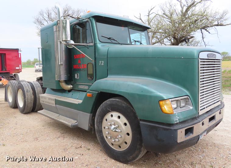 image for item DE3461 1995 Freightliner FLD semi truck
