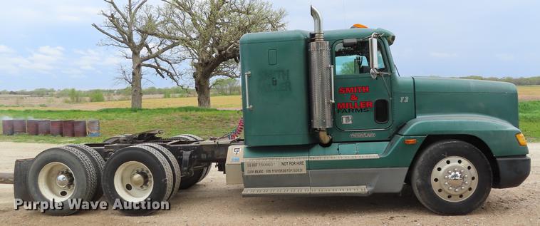 image for item DE3461 1995 Freightliner FLD semi truck