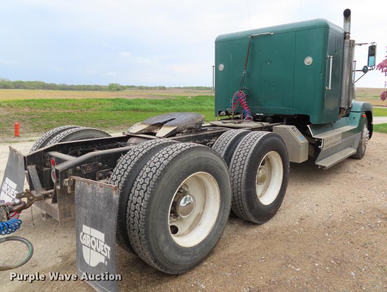 image for item DE3461 1995 Freightliner FLD semi truck