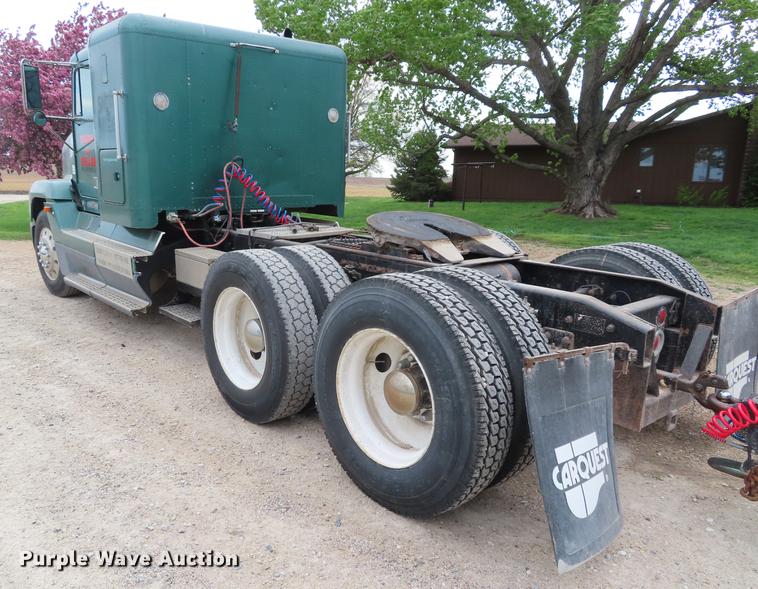 image for item DE3461 1995 Freightliner FLD semi truck