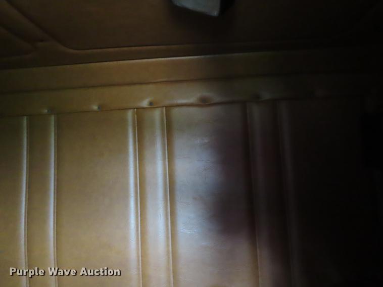 image for item DE3461 1995 Freightliner FLD semi truck