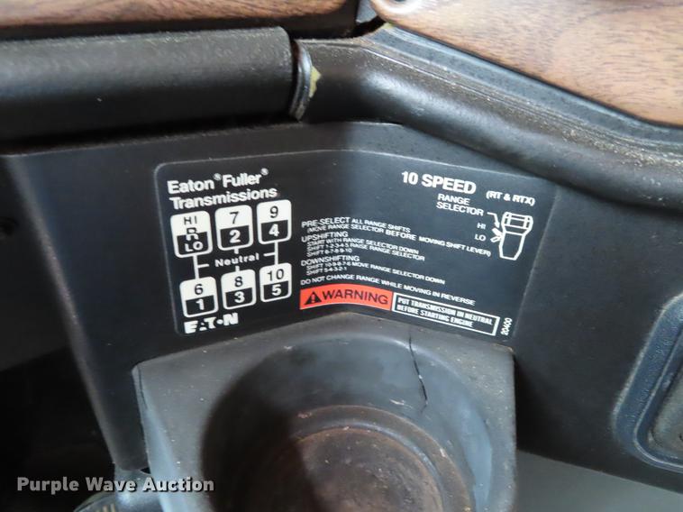 image for item DE3461 1995 Freightliner FLD semi truck