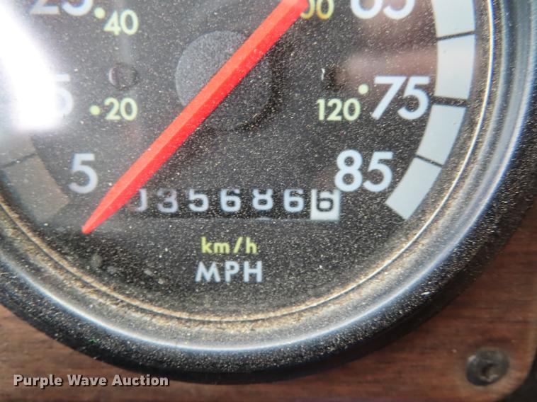 image for item DE3461 1995 Freightliner FLD semi truck