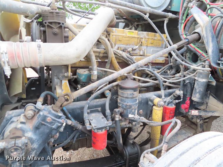 image for item DE3461 1995 Freightliner FLD semi truck