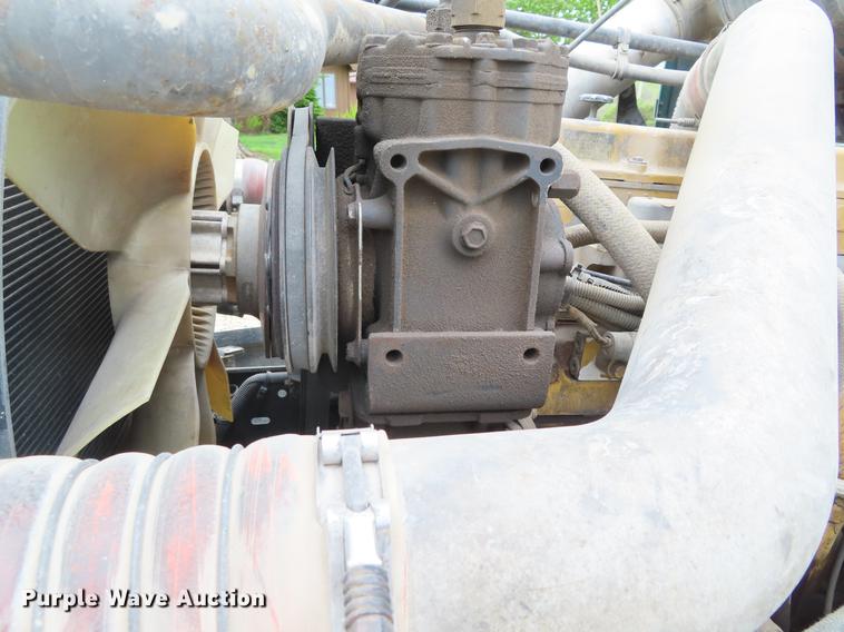 image for item DE3461 1995 Freightliner FLD semi truck