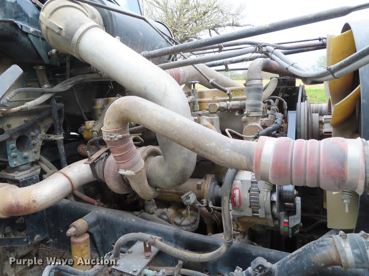 image for item DE3461 1995 Freightliner FLD semi truck