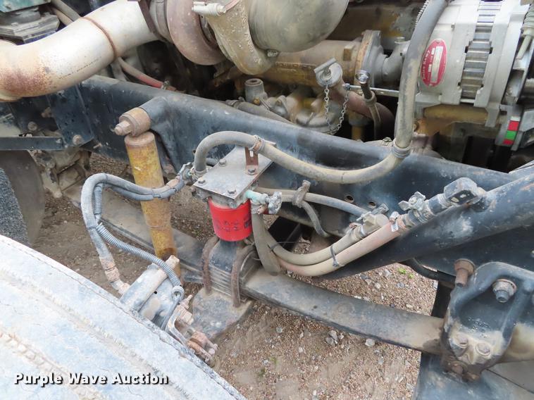 image for item DE3461 1995 Freightliner FLD semi truck