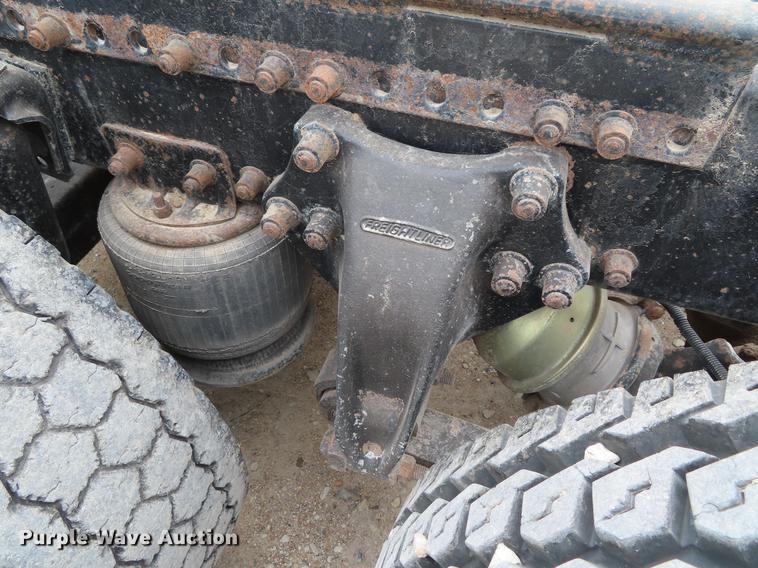 image for item DE3461 1995 Freightliner FLD semi truck