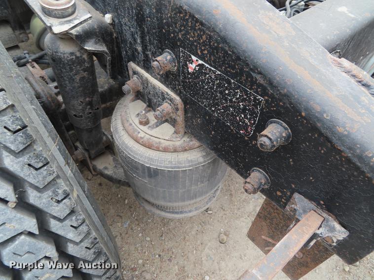 image for item DE3461 1995 Freightliner FLD semi truck