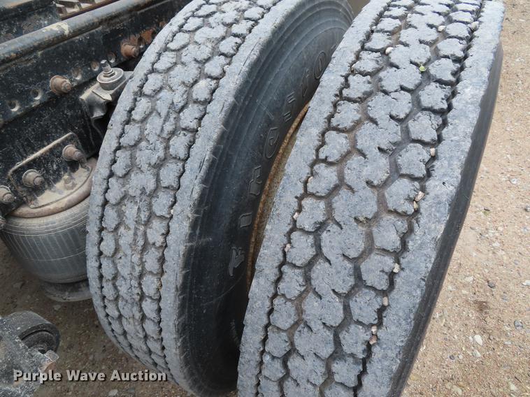 image for item DE3461 1995 Freightliner FLD semi truck