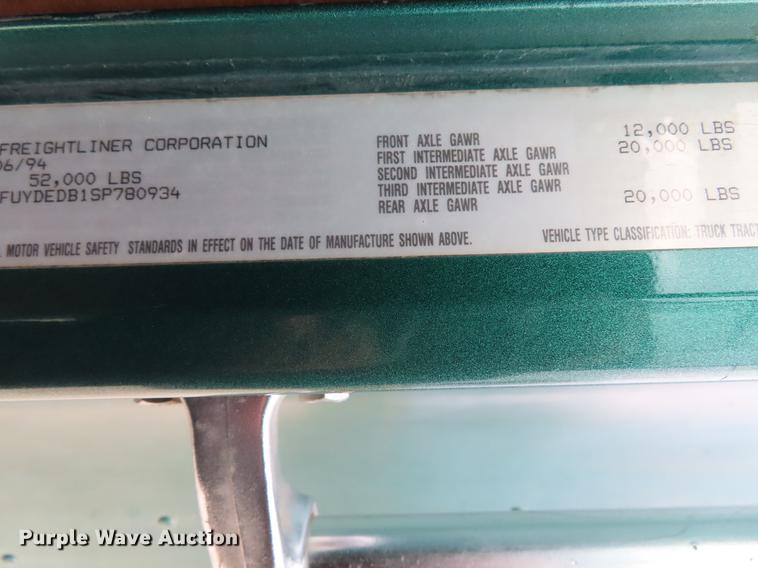 image for item DE3461 1995 Freightliner FLD semi truck