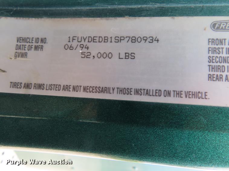 image for item DE3461 1995 Freightliner FLD semi truck