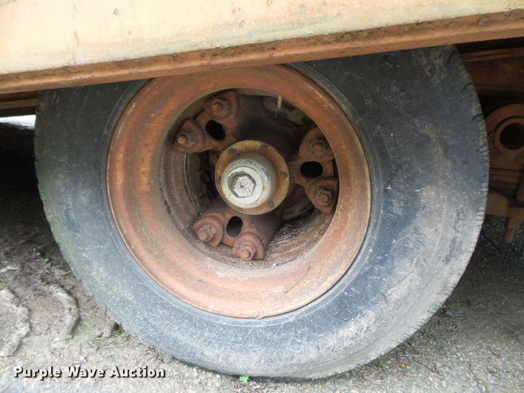 image for item DE7791 1986 Rogers tilt deck equipment trailer