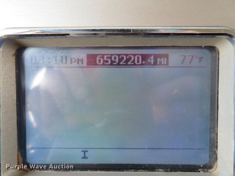 image for item DE8034 2012 Mack CHU613 semi truck