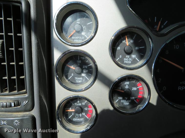 image for item DE8034 2012 Mack CHU613 semi truck