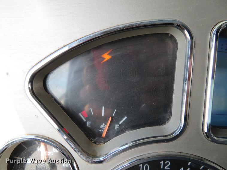 image for item DE8034 2012 Mack CHU613 semi truck