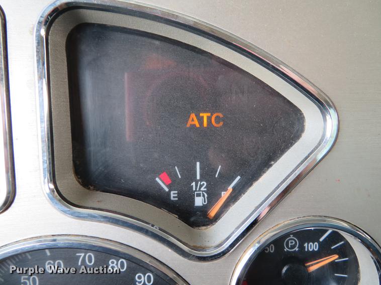 image for item DE8034 2012 Mack CHU613 semi truck