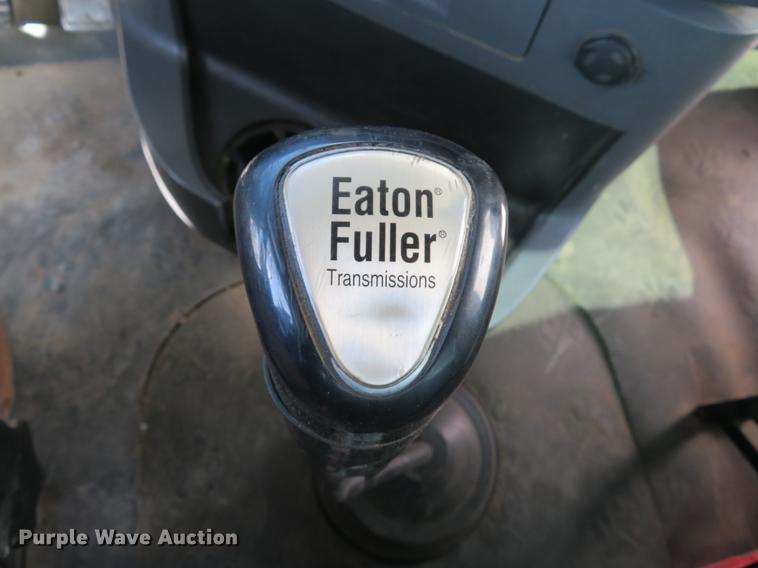 image for item DE8034 2012 Mack CHU613 semi truck