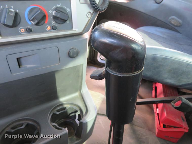 image for item DE8034 2012 Mack CHU613 semi truck