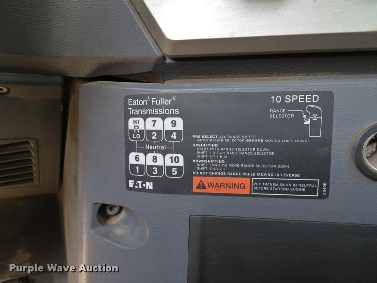 image for item DE8034 2012 Mack CHU613 semi truck