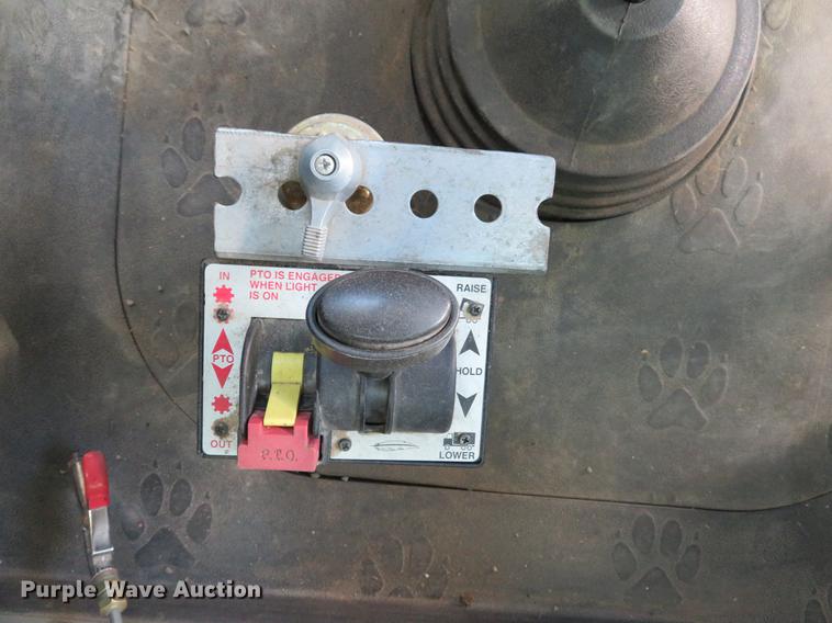 image for item DE8034 2012 Mack CHU613 semi truck