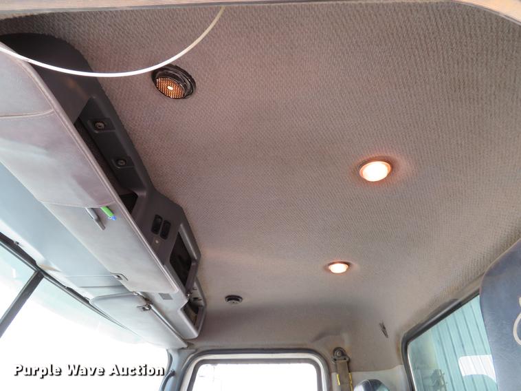 image for item DE8034 2012 Mack CHU613 semi truck