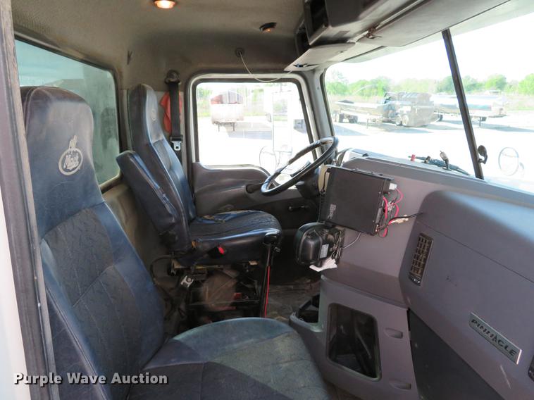 image for item DE8034 2012 Mack CHU613 semi truck