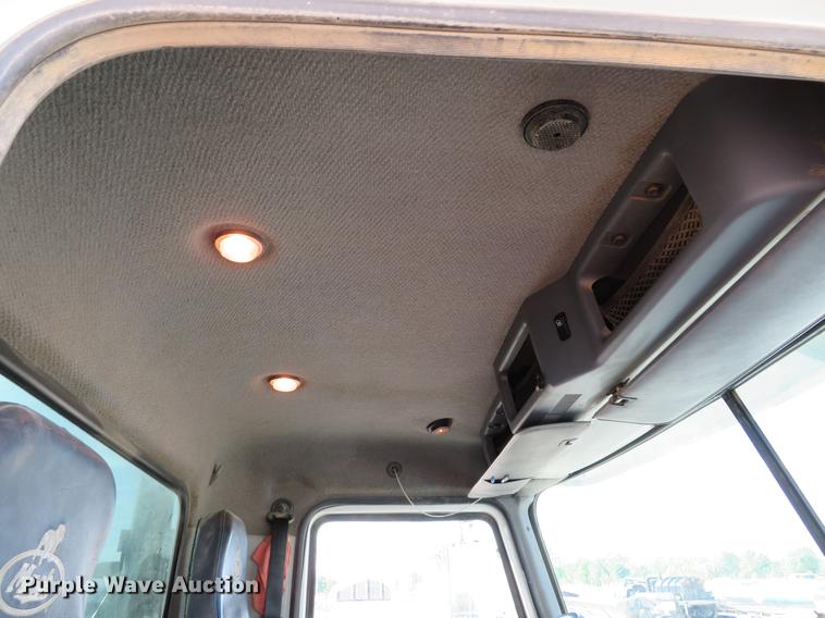 image for item DE8034 2012 Mack CHU613 semi truck