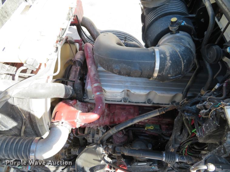 image for item DE8034 2012 Mack CHU613 semi truck