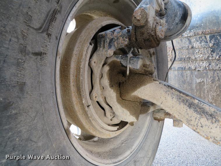 image for item DE8034 2012 Mack CHU613 semi truck