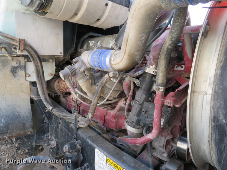 image for item DE8034 2012 Mack CHU613 semi truck